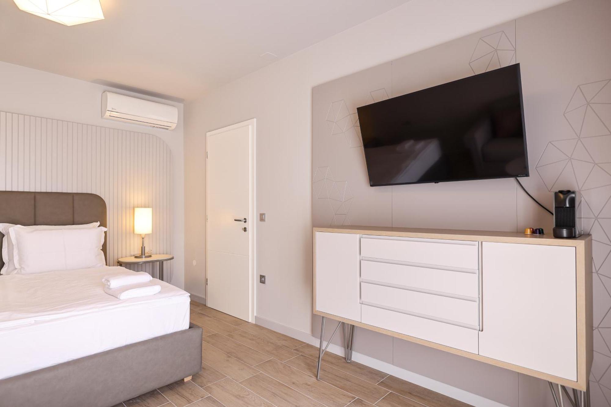 Arsenal Lofts Apartmán
